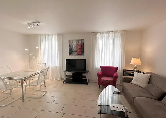 Elegant Old Port Apartment